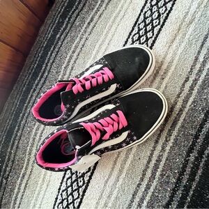 Black Sneakers with Pink Laces